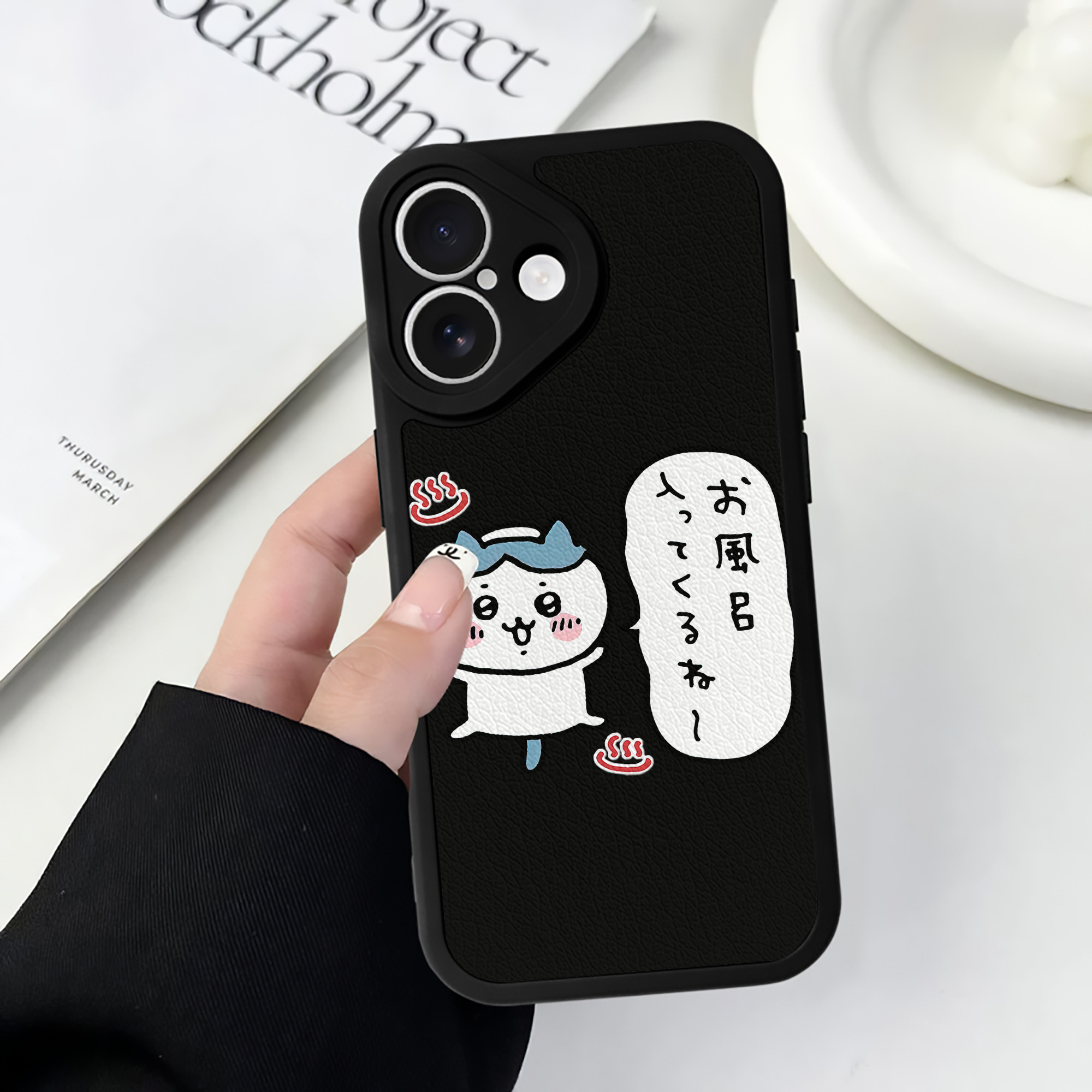 （画像用） ちいかわ ハチワレ Chii-kawa hachiware 【iPhone 16シリーズ対応】シリコンスマホケース（レザー調） 材質：シリコン